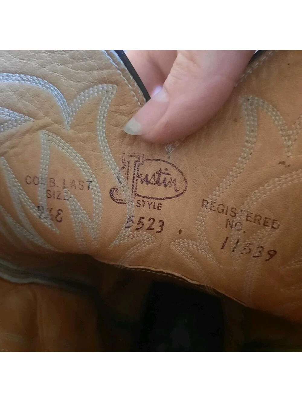 Vintage Justin Two Tone Tan Black Cowboy Boots Style 5523 Size 9.5 E USA